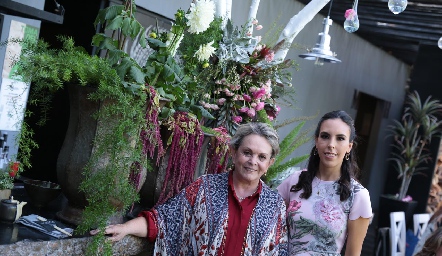  Tesa Vertiz y Mariana Tobías.