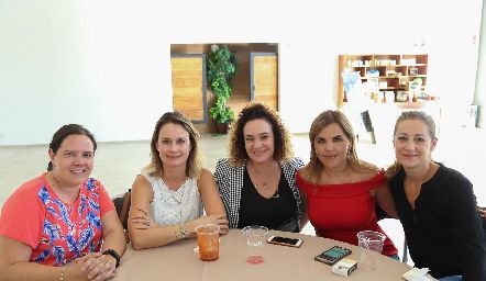  Pilar Torres, Gaby Artolózaga, Julieta Morales, Elvira Martínez y Fabiola Castellucci.