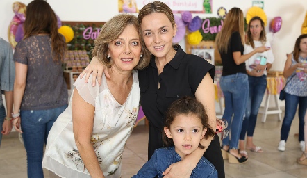  Rosana Benavente, Renata González y Andrea.