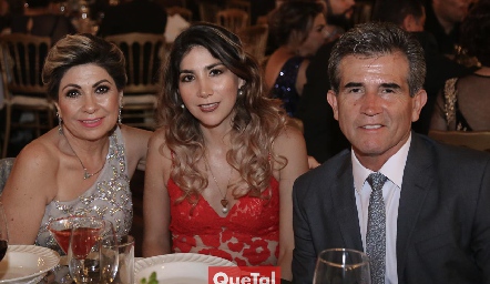  Rosario Serna, Melina y Javier Cuevas.