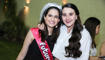  Mónica Medlich y Claudette Villasana.