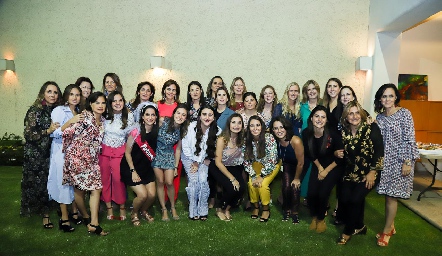  Amigas de toda la vida con sus mamás.