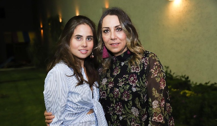  Nuria Alcalde y Roxana Serna.