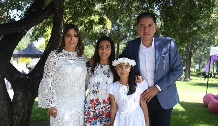  Lupita Serna, Fernanda, Pamela y Óscar Valadez.