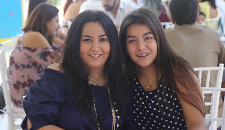  Lizeth Medellín y Paola Betancourt.