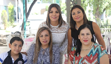  Acompañaron a Pamela.