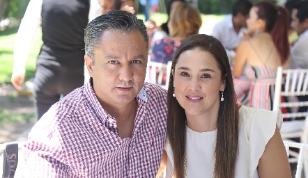  Gastón Mares y Lizeth Muñoz.