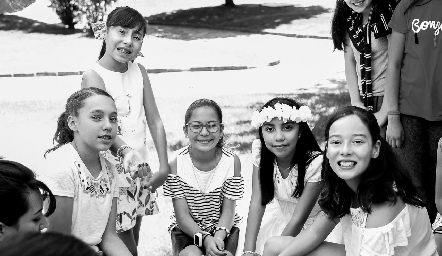  Pamela con sus amigas.