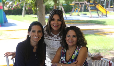 Nora Albarrán, Lupita Serna y Martha Hernández.