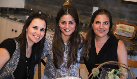  Ale Elías, Verónica Romero y Danitza Lozano.