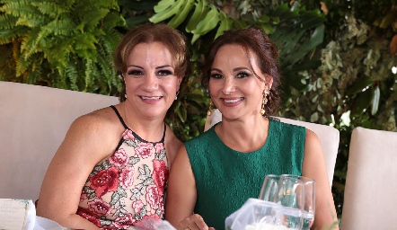  Las mamás de los novios, Ana Luis Torres y Graciela Valdez.