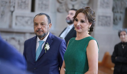  Javier Campos y Garciela Valdez de Campos.
