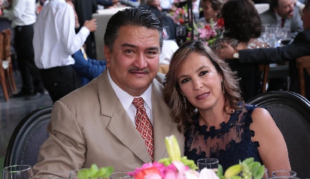  Raúl Mario y Silvia Medellín.