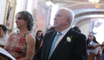  Ana Luisa Torres con su papá Ricardo Torres Arpi.