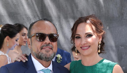  Javier Campos y Graciela Valdez de Campos.