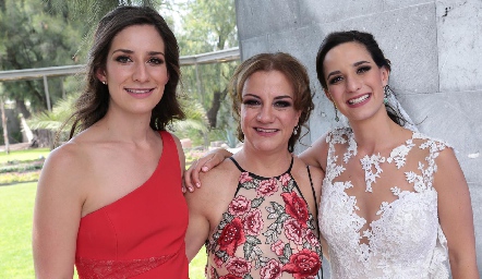  Ana Luisa Torres con sus hijas Mariana y Luli Lamas Torres.