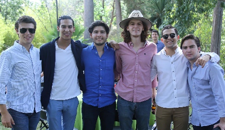  Gerardo Bocard con sus amigos.