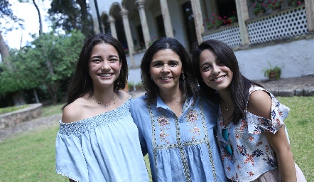  Daniela Borunda, Paty Valadez y Sofía Medrano.