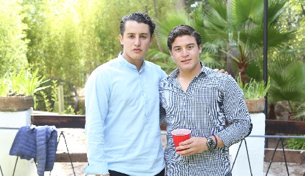  Santiago Bravo y Enrique Derbez.
