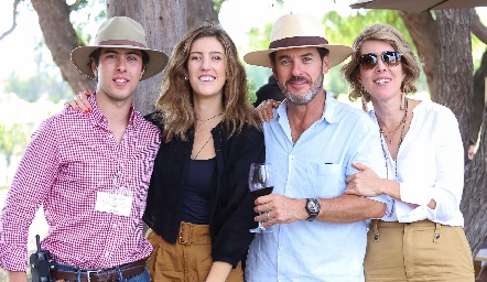  Jordi, Clarisa, Jordi y Clarisa Abella.