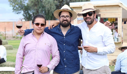  Omar Domínguez, Pablo y Luis Narváez.