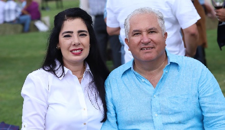  Beatriz Canseco y Guillermo Báez.