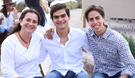  Cristina Alcalde, Jorge Lentz y Roy González.