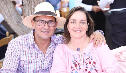  Alejandro Villalobos y Sandra Estúa.