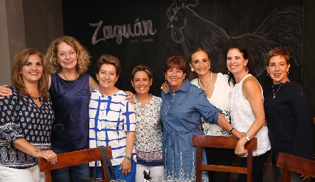  Festejo entre amigas.