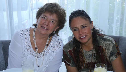  María de la Paz Briones y Patricia Vilet.