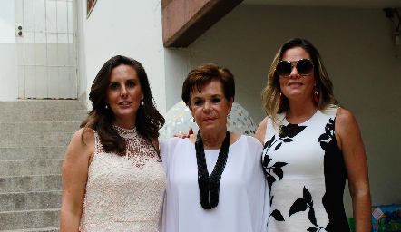  Paty del Peral de Meade con sus hijas Paola y Anuschka.