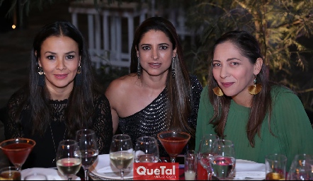  Adriana Revuelta, Karla Escobedo y Lorena Aldrete.