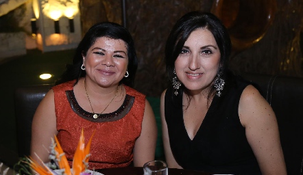  Janet Arias y Georgina Rivera.
