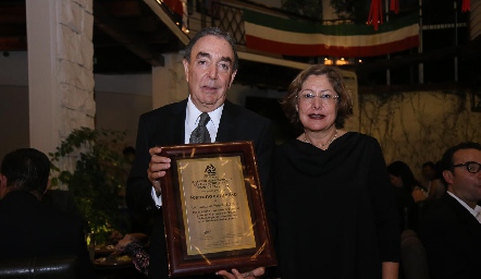  Gustavo Puente y Nancy Orozco de Puente.