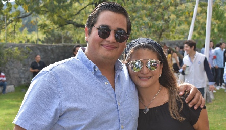  Adolfo Arriaga con su mamá Chelito Padrón.