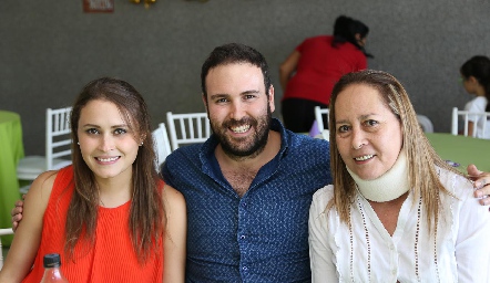  Fátima Castro, Mauricio Zapata y Marcela Suárez .