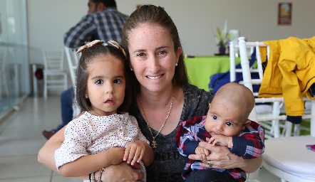  María José Andrés con Inés y Javier García.