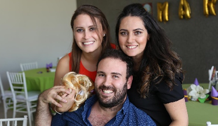  Fátima Castro, Marcela Zapata y Mauricio Zapata.
