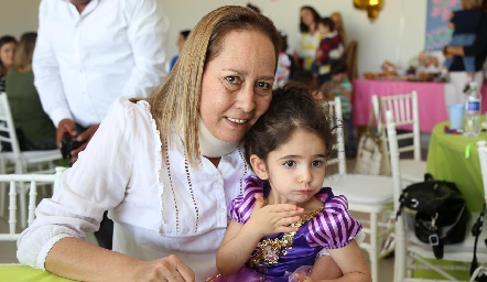 Marcela Suárez con su nieta Ana Pau.