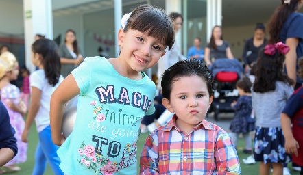  Sofía y Nicolás González.
