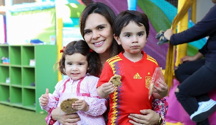  Alejandra Díaz de León con Ale y Juan Carlos .