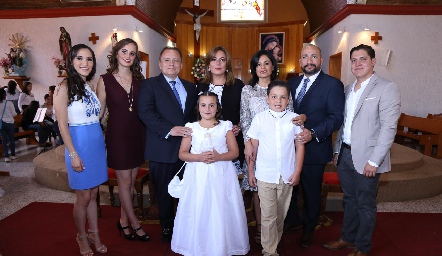  Sofía y Juan Carlos con su papás y padrinos.