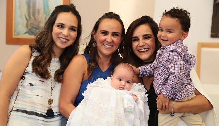  María Leal, Alejandra Luna, Montse Lavín, Alonso y Montse.