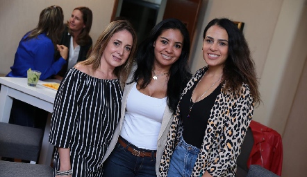  Denisse Beltrán, Jessica Torres y Ana Paty Treviño.
