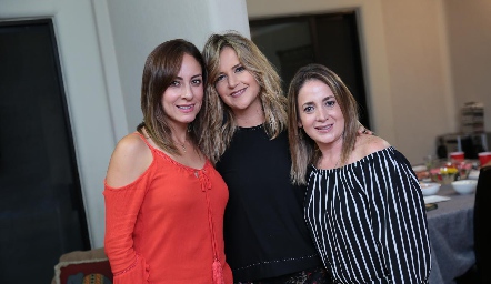  Cecy Camacho, Erika Olivares y Denisse Beltrán.