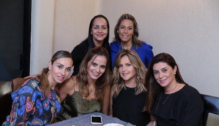  Amaranta Martínez, Michelle Zaruru, Marcela Rubio, Gloria Ayala, Erika Olivares y Karina Hernández.