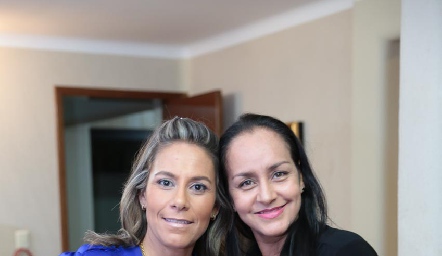  Michelle Zarur y Amaranta Martínez.