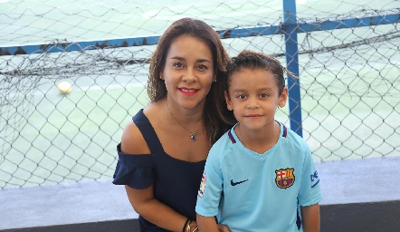  Margarita Torres y su hijo Juan Pi.