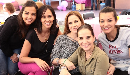  Yuri Cojongo, Cecilia Salazar, Michelle Baeza, Cristina Castañares y Mirta Ramos.