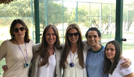  Claudia Artolózaga, Adriana Pedroza, Beatriz Villegas, Maricel Gutiérrez y Bibi Perea.